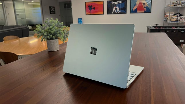 صورة للمقال بعنوان التدريب العملي: Microsoft Surface Laptop Go 3